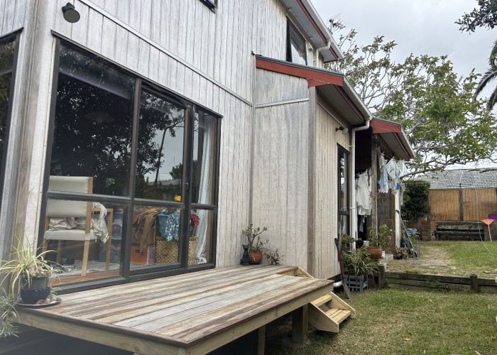  at 2/1 Gloria Ave , Te Atatu Peninsula, Waitakere City, Auckland