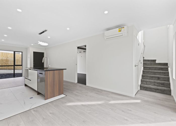  at 4/543 Massey Road, Mangere, Manukau City, Auckland