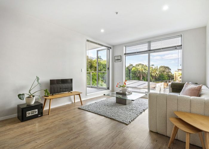  at 305/19 Bute Road, Browns Bay, North Shore City, Auckland