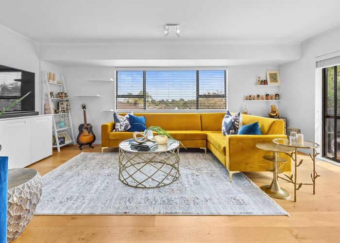  at 3 Pinewood Grove, Botany Downs, Manukau City, Auckland