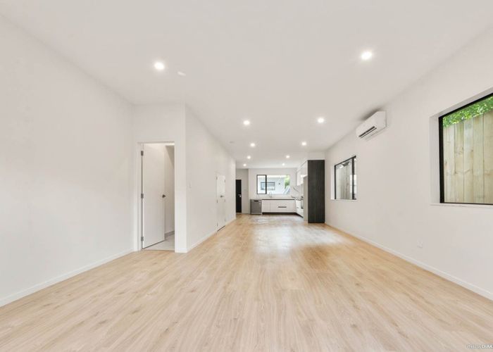  at 2/26 Parry Road, Mount Wellington, Auckland City, Auckland