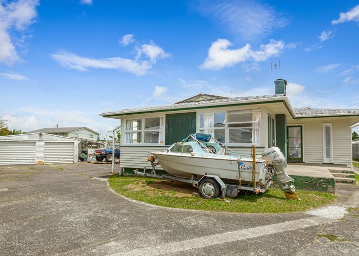  at 39 Rewarewa Road, Te Atatu Peninsula, Auckland