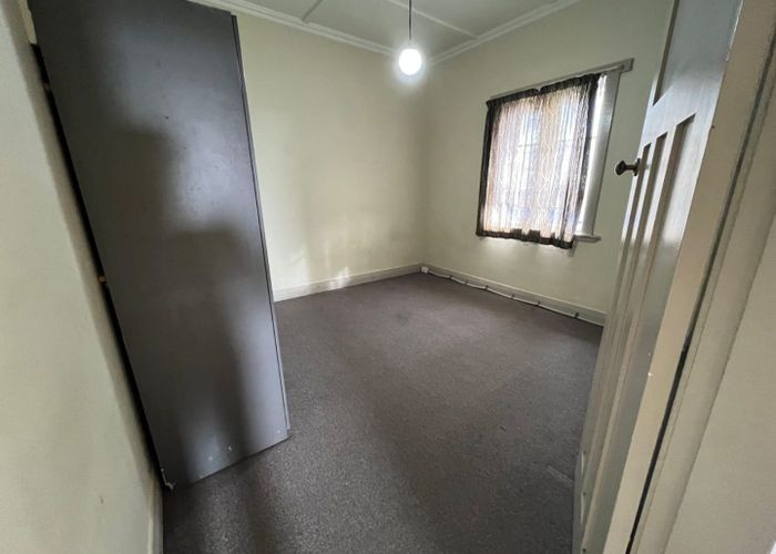  at 2/180 White Swan Road, Mount Roskill, Auckland City, Auckland