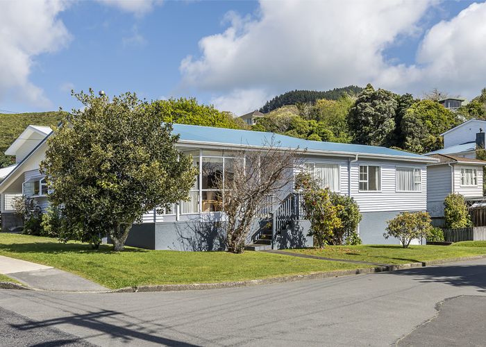  at 4 Pembroke Street, Tawa, Wellington