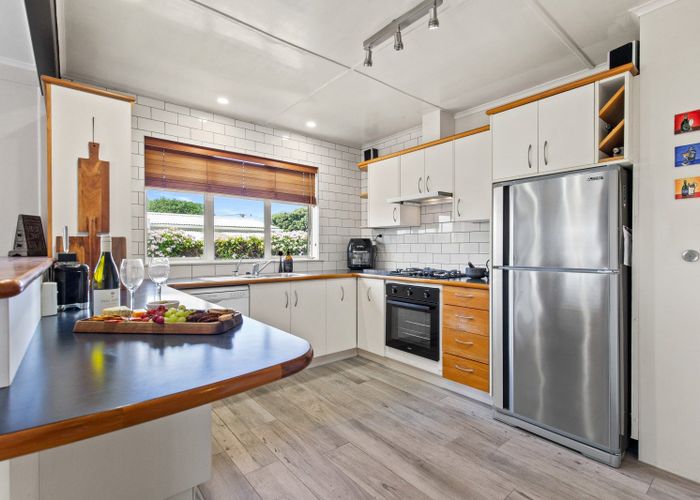  at 118 Rua Avenue, Waitarere Beach, Horowhenua, Manawatu / Whanganui