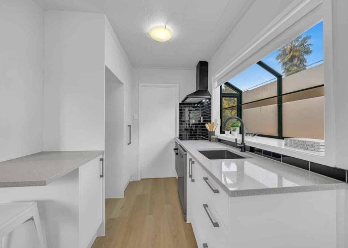  at 2/40 Rosella Road, Mangere East, Manukau City, Auckland