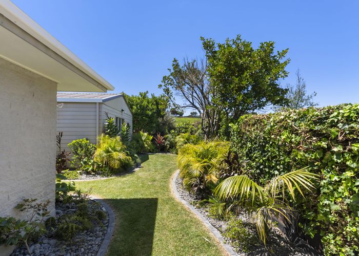  at 2/16 Imogene Way, Half Moon Bay, Manukau City, Auckland
