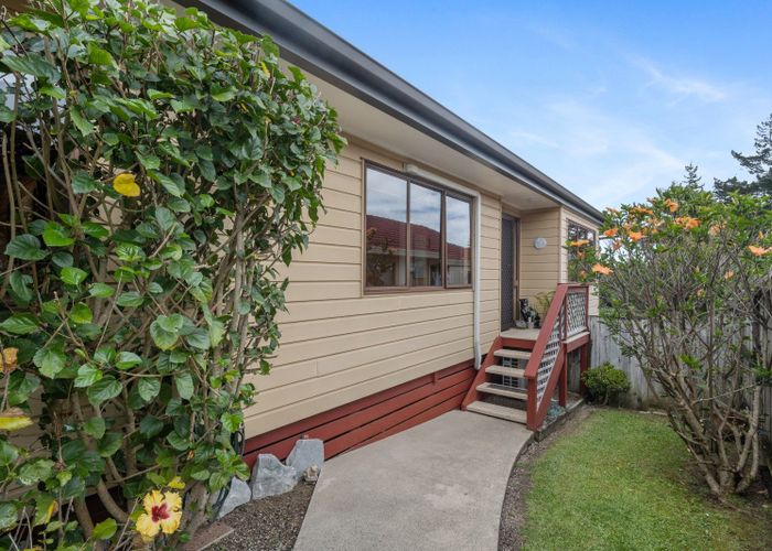  at 18 Lochend Place, Highland Park, Auckland