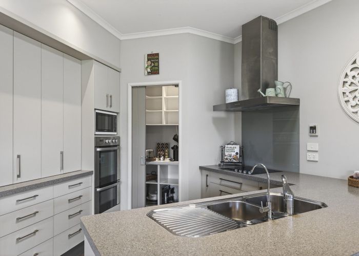  at 2 Oakwood Drive, Highlands Park, New Plymouth, Taranaki