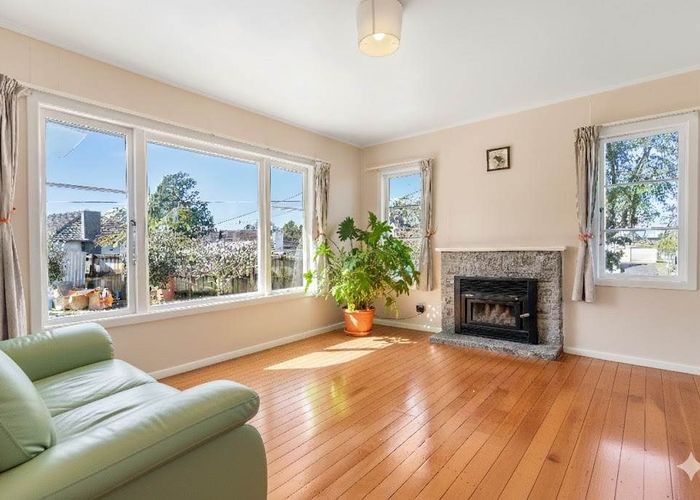  at 8 Devon Street, Te Atatu South, Waitakere City, Auckland