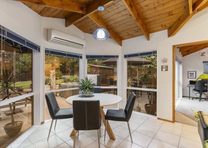  at 2 Rosetti Rise, West Harbour, Auckland
