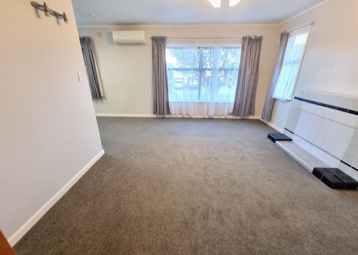  at 4 Graham Avenue, Te Atatu Peninsula, Auckland