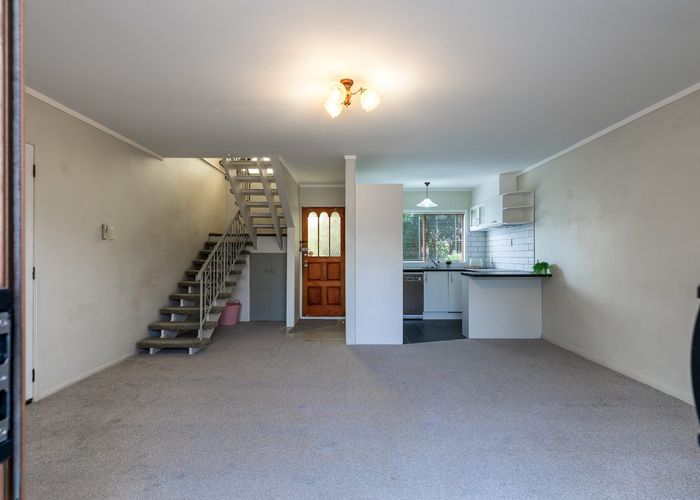  at 2/3 Akehurst Ave, New Lynn, Waitakere City, Auckland