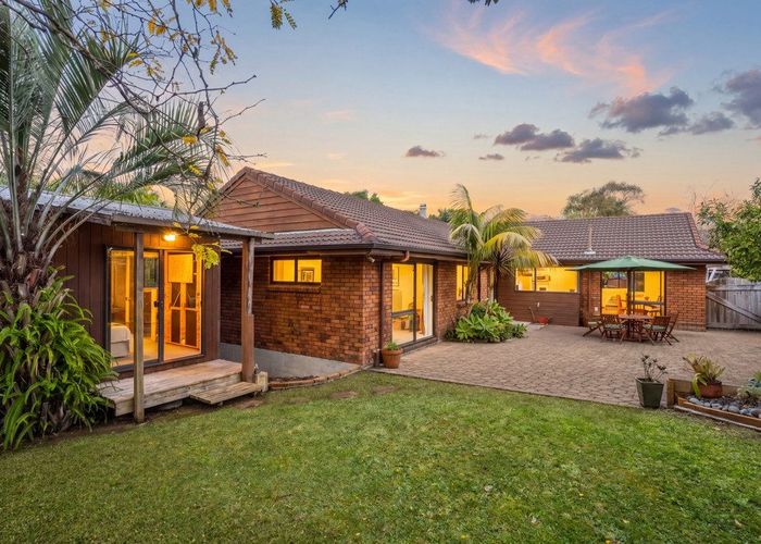  at 1 Crestview Place, Browns Bay, Auckland