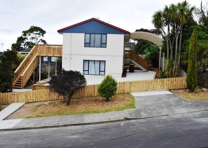  at 2B Grenadine Place, Unsworth Heights, North Shore City, Auckland