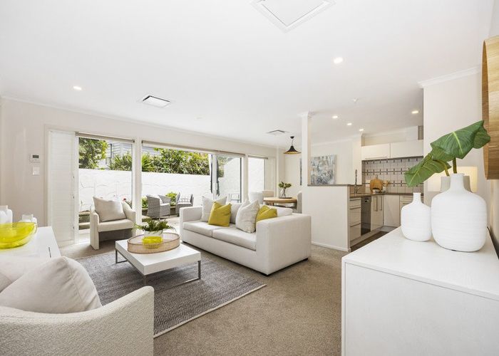  at 2/19 Seaview Avenue, Northcote Point, North Shore City, Auckland