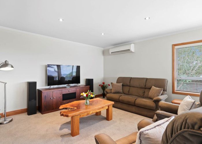  at 27 Oakpark Place, West Harbour, Waitakere City, Auckland