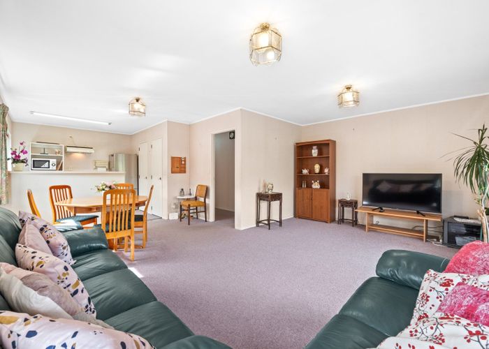  at 1/73 Aviemore Drive, Highland Park, Manukau City, Auckland