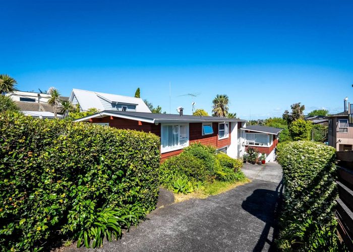  at 1&2/32 Kowhai Road, Campbells Bay, North Shore City, Auckland