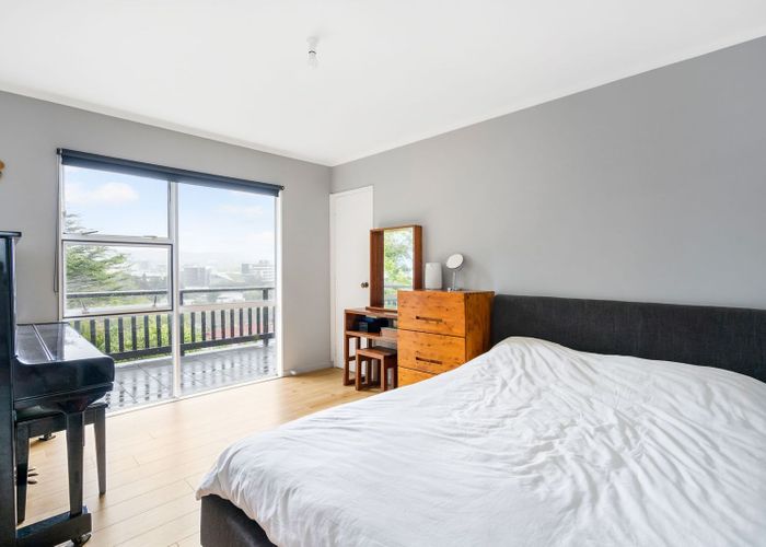  at 2/37 Edmonton Road, Henderson, Auckland