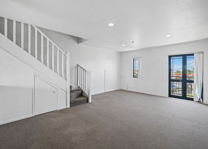  at 2/77 St George Street, Papatoetoe, Manukau City, Auckland
