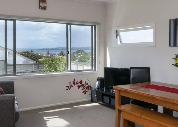  at 1/124 Bucklands Beach Road, Bucklands Beach, Manukau City, Auckland