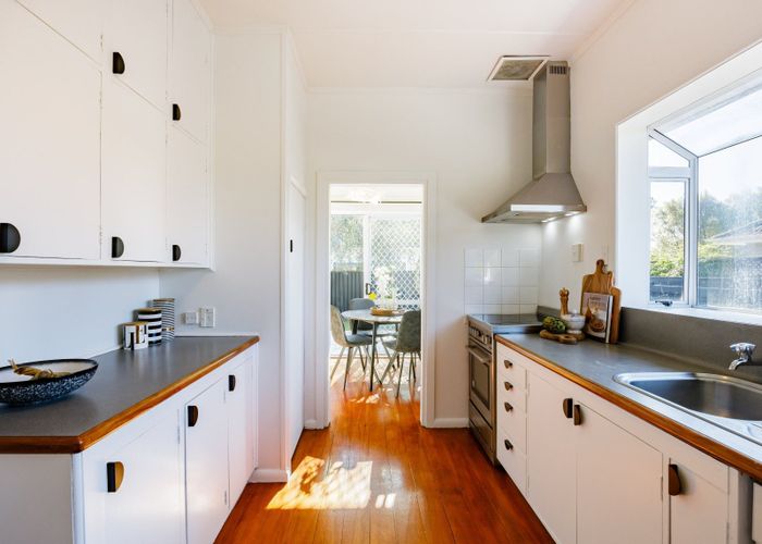  at 77 Clarkin Road, Fairfield, Hamilton