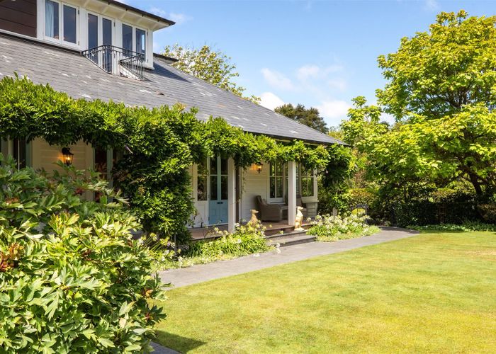  at 8 Wood Lane, Fendalton, Christchurch