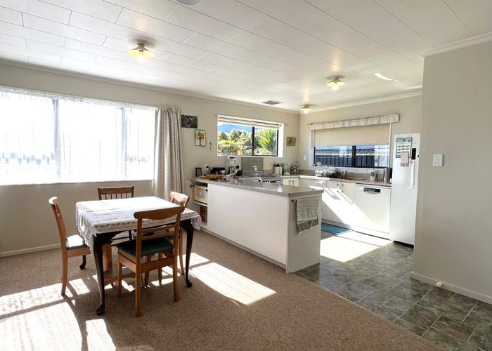  at 8 Selbourne Avenue, Richmond