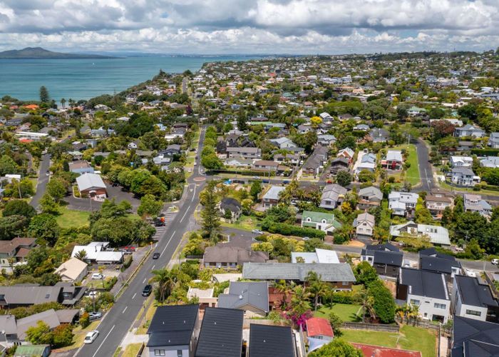  at 48 Lyons Avenue, Murrays Bay, Auckland