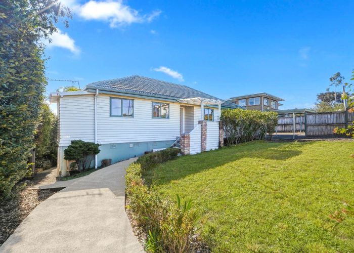  at 938 East Coast Road, Northcross, North Shore City, Auckland