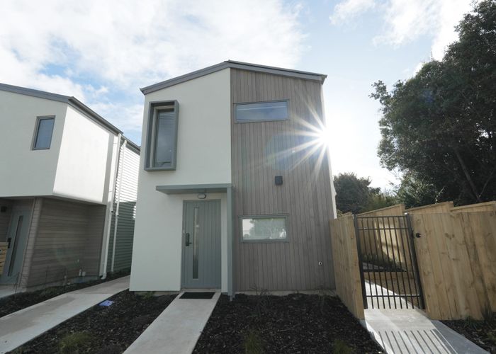  at 2/43 Churton Crescent, Taita, Lower Hutt