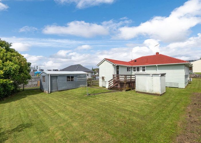  at 73 Greenslade Crescent, Northcote, North Shore City, Auckland