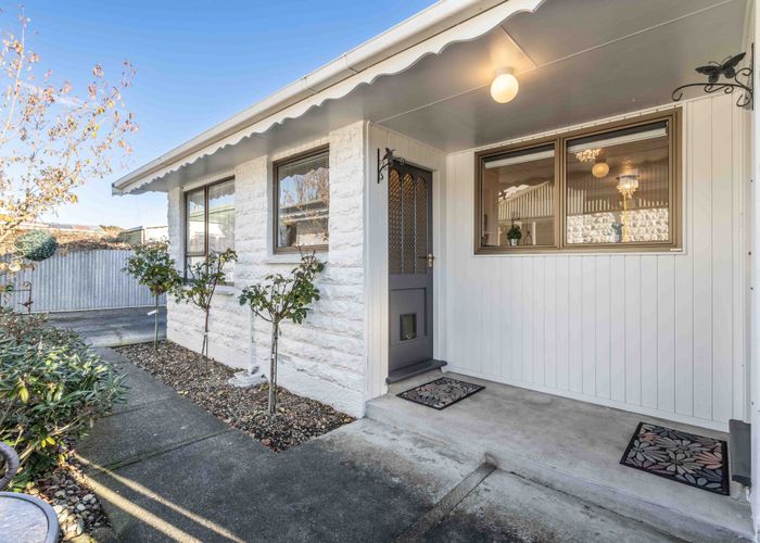  at 2/124 Margaret Street, Glengarry, Invercargill