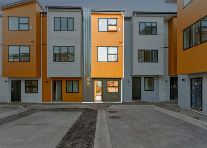  at 8/28 Lavelle Road, Henderson, Waitakere City, Auckland