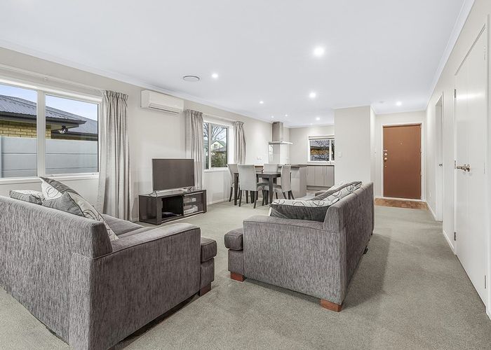  at 25 Landmark Court, Huntington, Hamilton