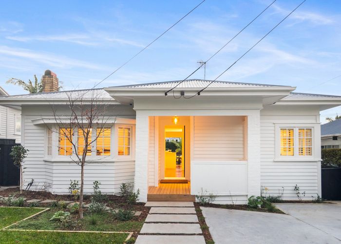  at 22 Seacombe Road, Point Chevalier, Auckland City, Auckland