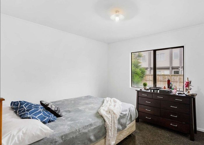  at 2/23 Marr Road, Manurewa, Auckland