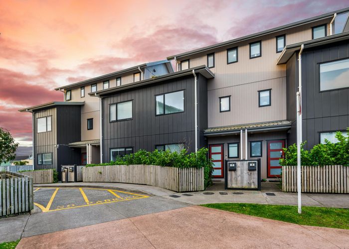  at 37 Eileen Newey Place, Henderson, Waitakere City, Auckland