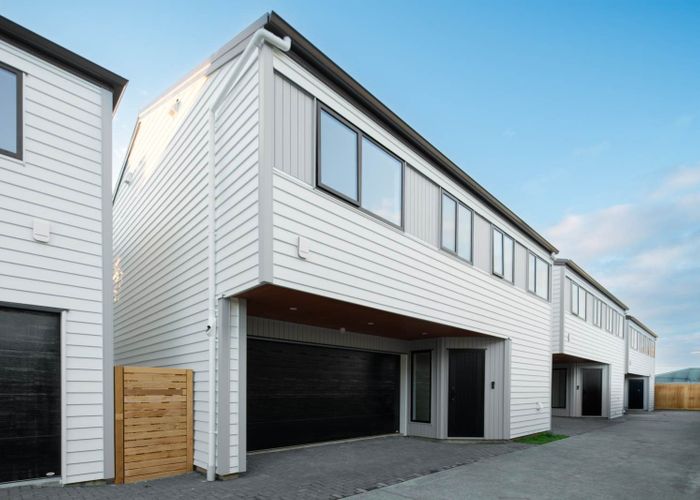 at 8D Deuxberry Avenue, Northcote, North Shore City, Auckland