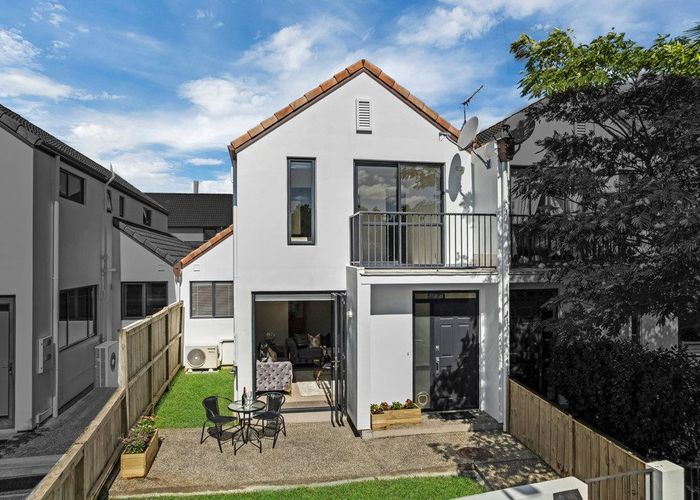  at 2/25 Kellaway Drive, East Tamaki, Manukau City, Auckland