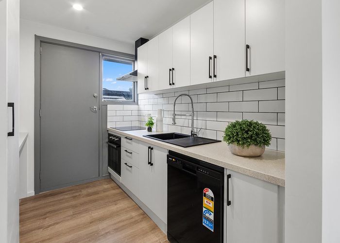  at 2/560 Hereford Street, Linwood, Christchurch City, Canterbury