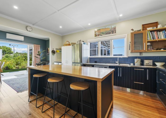  at 421 Devon Street West, Lynmouth, New Plymouth