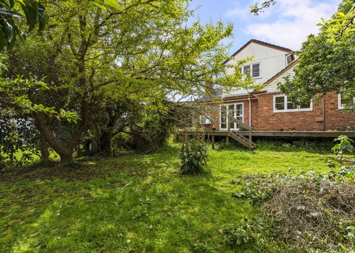  at 320 Point Chevalier Road, Point Chevalier, Auckland