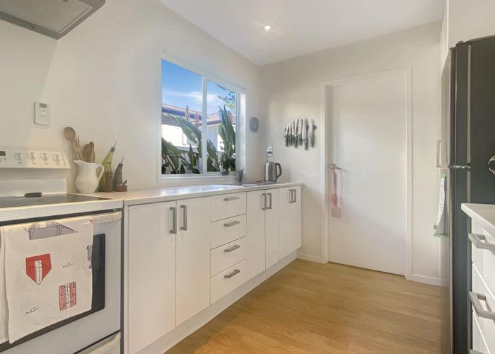  at 2/24 Amberley Avenue, Te Atatu South, Waitakere City, Auckland