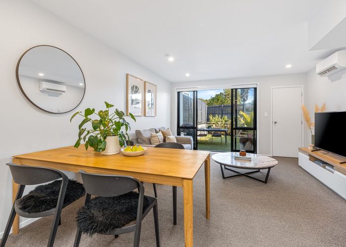  at 8/3 Fairdale Place, Birkdale, North Shore City, Auckland