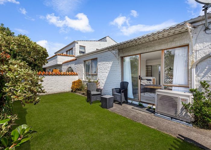  at 2/1 Akehurst Avenue, New Lynn, Auckland