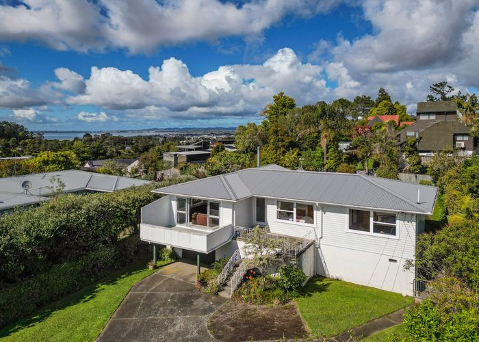  at 27 Tauhinu Road, Greenhithe, Auckland