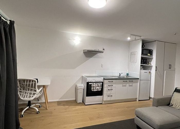 at 2/4 Wynyard Road, Mount Eden, Auckland