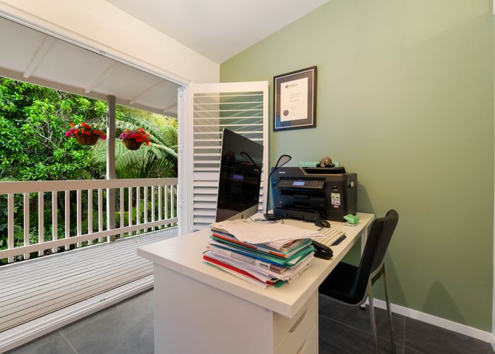 at 21 Rauhuia Crescent, Parau, Auckland